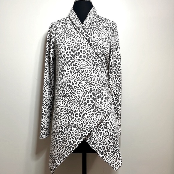 Nwot Bobeau shrug size small!  Leopard print wear draped waterfall style or wrap - Picture 2 of 6